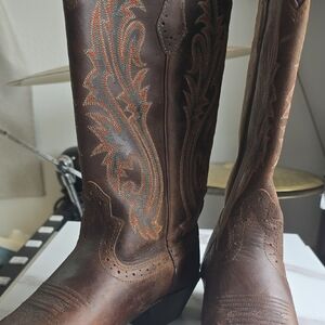 Brown Western Cowboy Boots with Embroidered Design